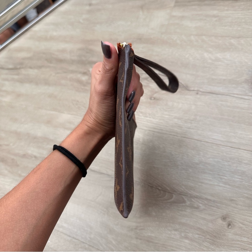 Louis Vuitton Brown Monogram Wristlet Bag, like new - Picture 7 of 17